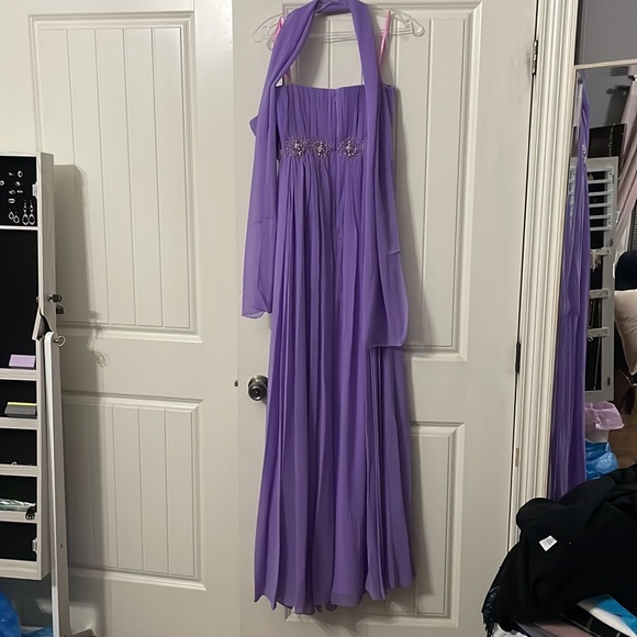 Size 12 May Queen couture formal gown - Picture 3 of 5